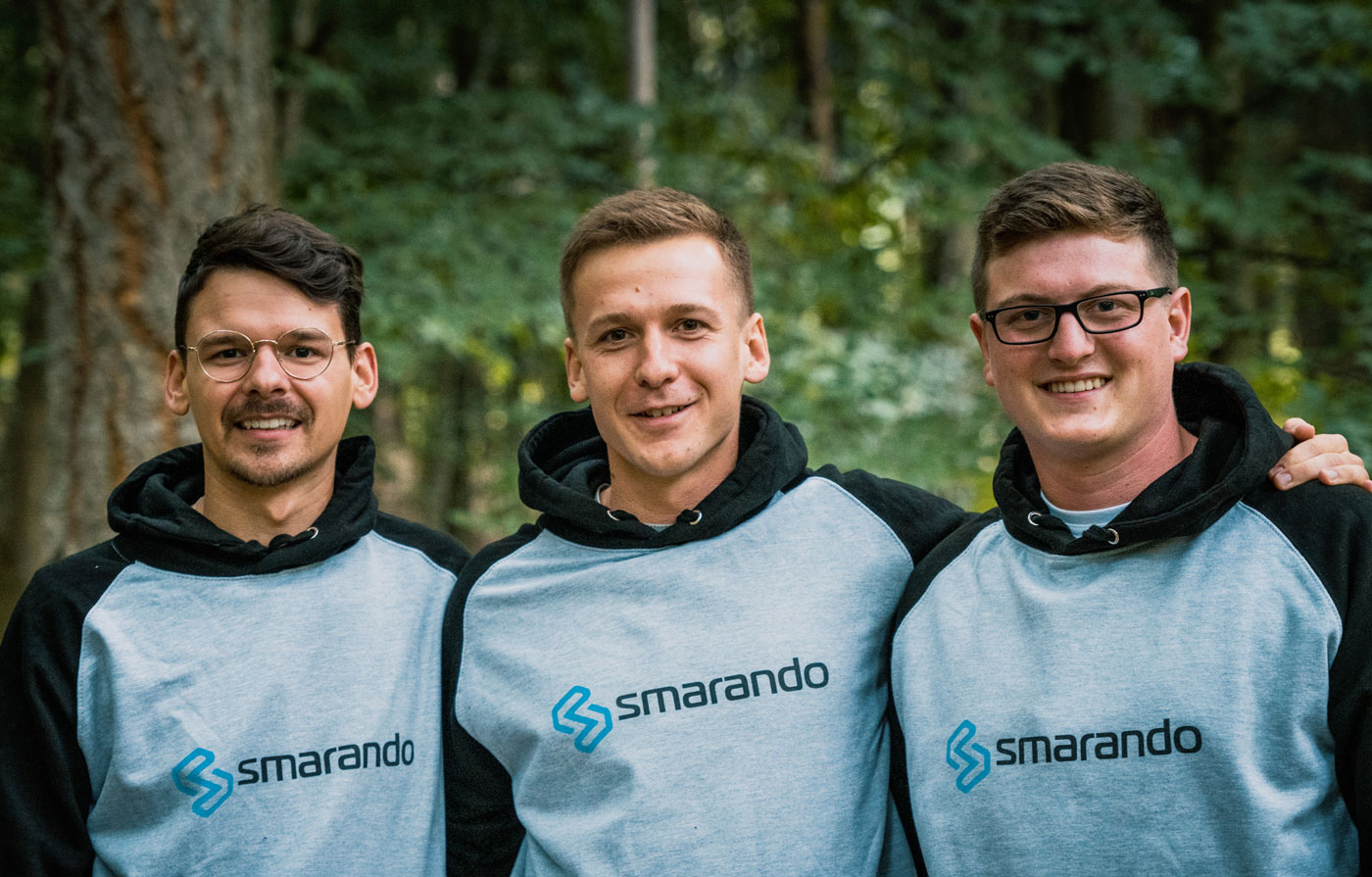 Das Team von Smarando im Wald